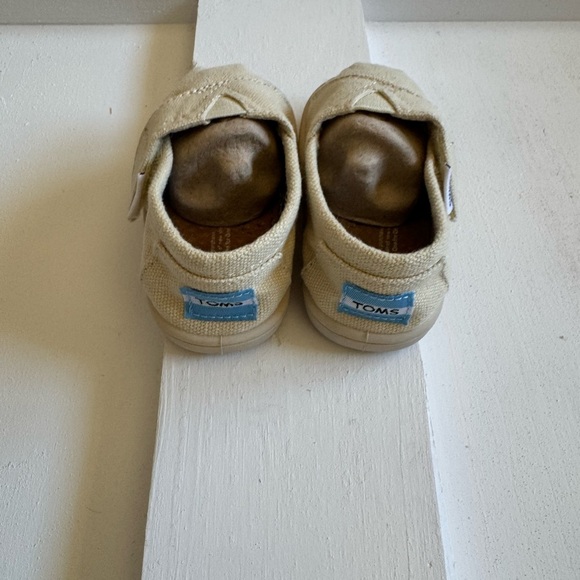 Toms Kids Shoes in Cream Canvas - Picture 3 of 4
